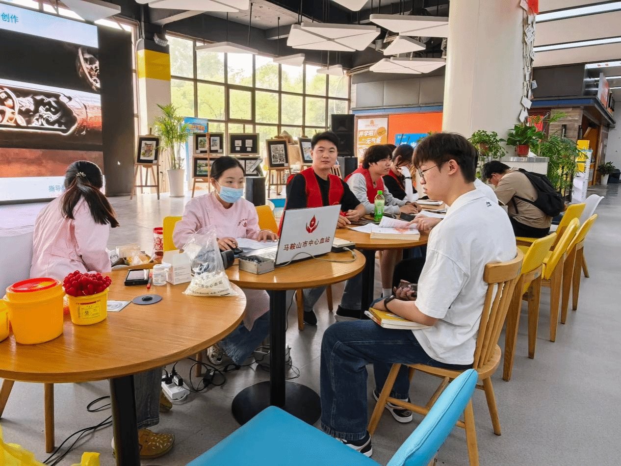 组织学生开展无偿献血活动