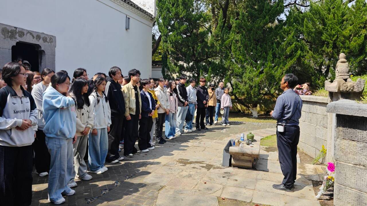 应用外语系组织学生赴当涂太白文化园开